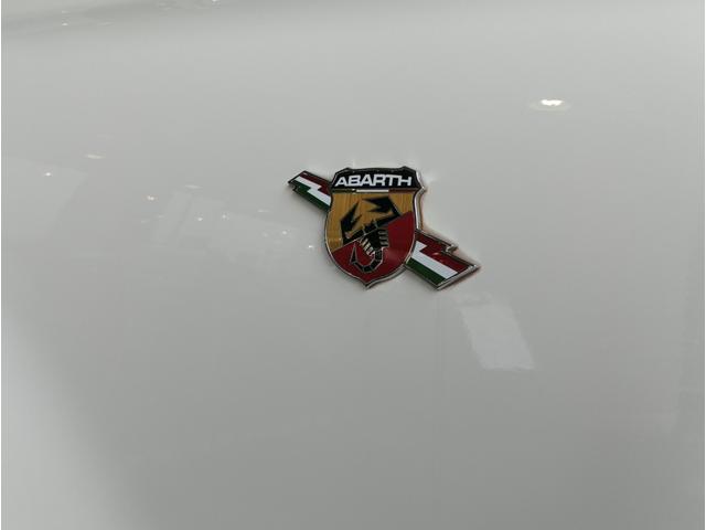 アバルト５９５ ツーリズモ　ブラウンレザーシート　純正ナビゲーション　バックカメラ　ドライブレコーダー　ＥＴＣ車載器（27枚目）