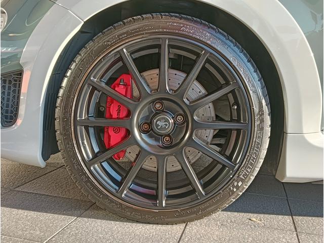 アバルト６９５ セッタンタアニヴェルサーリオ ５０台　７０周年左ＭＴ２０台限定車　専用プレート　左ハンドル　アジャスト式リアスポイラー（39枚目）