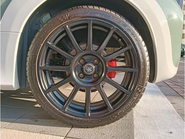 アバルト６９５ セッタンタアニヴェルサーリオ ５０台　７０周年左ＭＴ２０台限定車　専用プレート　左ハンドル　アジャスト式リアスポイラー（40枚目）