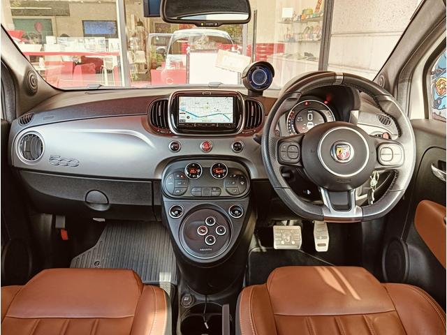アバルト595 ツーリズモ ブラウンレザーシート 純正ナビゲーション バックカメラ パドルシフト キセノンヘッドライト(9枚目)