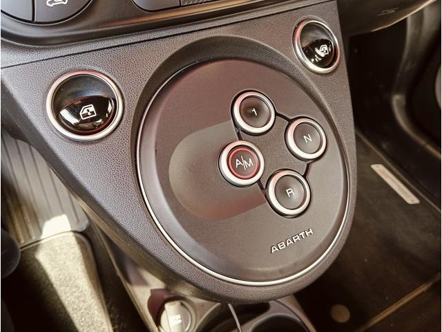 アバルト595 ツーリズモ ブラウンレザーシート 純正ナビゲーション バックカメラ パドルシフト キセノンヘッドライト(17枚目)