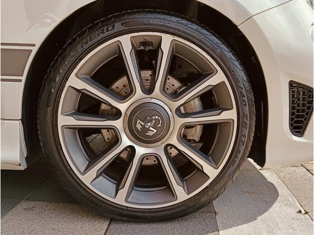 アバルト595 ツーリズモ ブラウンレザーシート 純正ナビゲーション バックカメラ パドルシフト キセノンヘッドライト(44枚目)