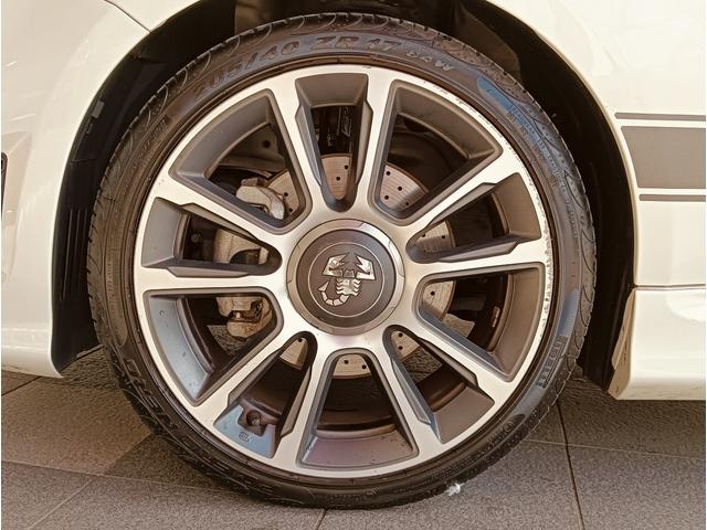 アバルト595 ツーリズモ ブラウンレザーシート 純正ナビゲーション バックカメラ パドルシフト キセノンヘッドライト(45枚目)