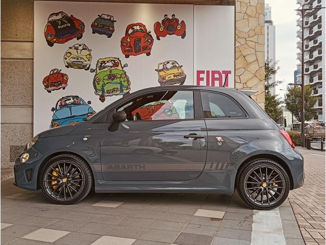 アバルト595 コンペティツィオーネ メイクユアスコーピオン 専用色グリジオピスタ イエローキャリパー ブラウンインテイリア(5枚目)