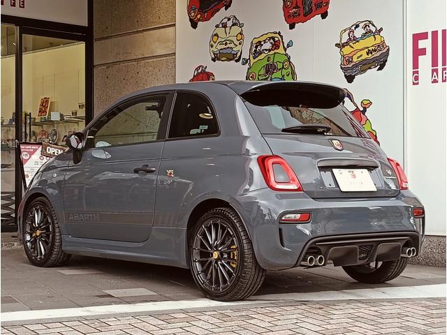 アバルト595 コンペティツィオーネ メイクユアスコーピオン 専用色グリジオピスタ イエローキャリパー ブラウンインテイリア(6枚目)