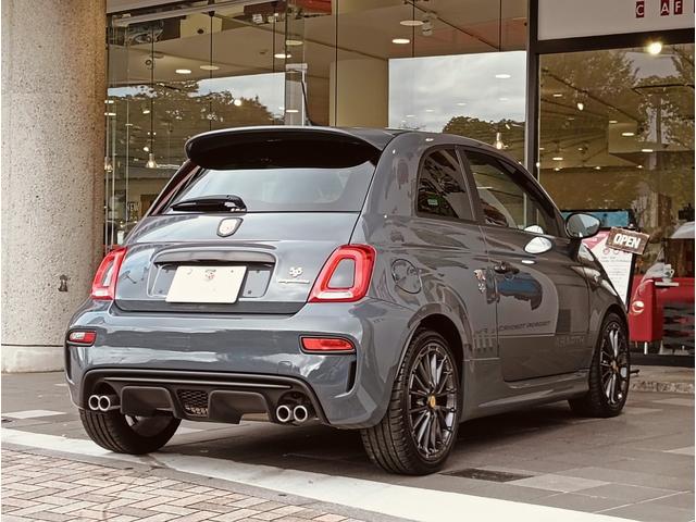 アバルト595 コンペティツィオーネ メイクユアスコーピオン 専用色グリジオピスタ イエローキャリパー ブラウンインテイリア(7枚目)