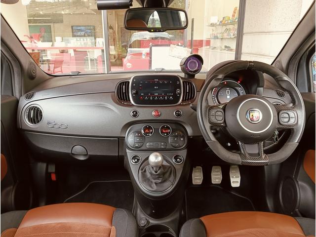 アバルト595 コンペティツィオーネ メイクユアスコーピオン 専用色グリジオピスタ イエローキャリパー ブラウンインテイリア(9枚目)