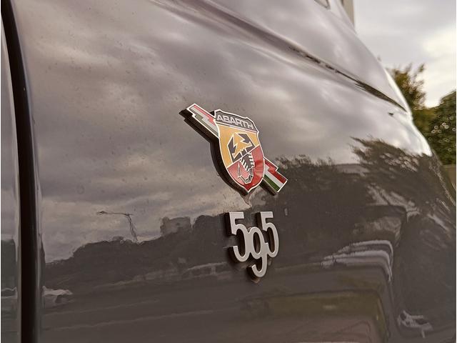 アバルト595 コンペティツィオーネ メイクユアスコーピオン 専用色グリジオピスタ イエローキャリパー ブラウンインテイリア(28枚目)