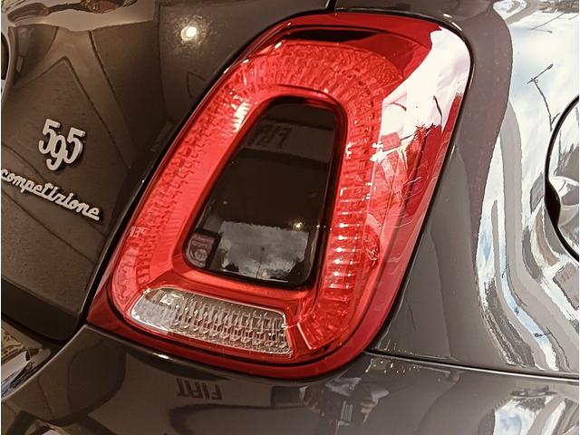 アバルト595 コンペティツィオーネ メイクユアスコーピオン 専用色グリジオピスタ イエローキャリパー ブラウンインテイリア(33枚目)