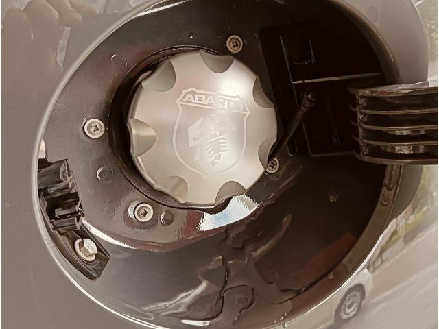 アバルト595 コンペティツィオーネ メイクユアスコーピオン 専用色グリジオピスタ イエローキャリパー ブラウンインテイリア(34枚目)