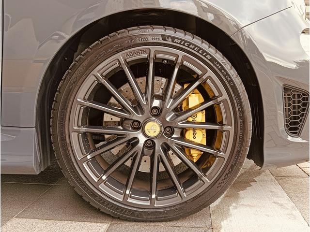 アバルト595 コンペティツィオーネ メイクユアスコーピオン 専用色グリジオピスタ イエローキャリパー ブラウンインテイリア(37枚目)