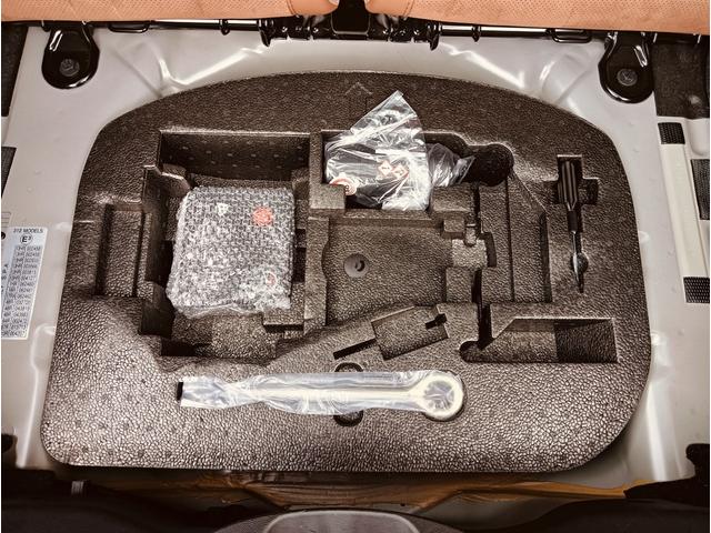 アバルト595 コンペティツィオーネ メイクユアスコーピオン 専用色グリジオピスタ イエローキャリパー ブラウンインテイリア(41枚目)