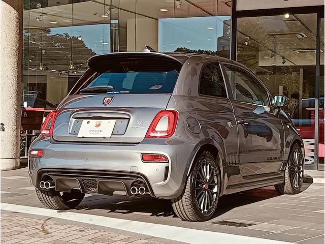 アバルト５９５ コンペティツィオーネ　左ハンドル　５速マニュアル　ブレンボ製キャリパー　スパルコ製バケットシート　ドライブレコーダー（8枚目）