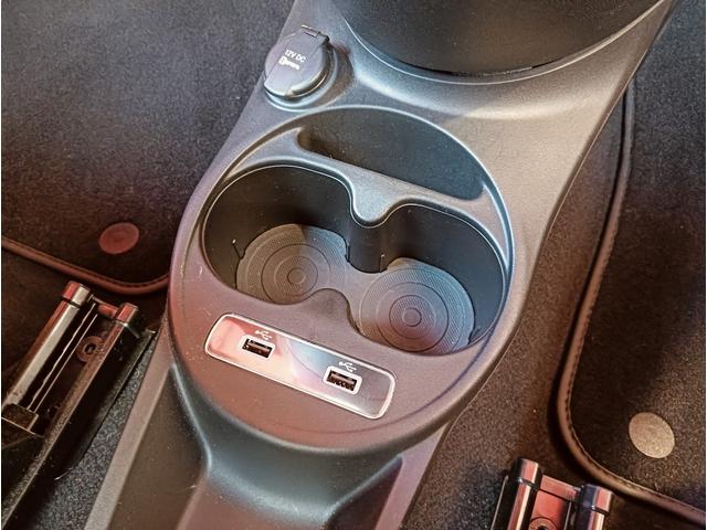 アバルト５９５ コンペティツィオーネ　左ハンドル　５速マニュアル　ブレンボ製キャリパー　スパルコ製バケットシート　ドライブレコーダー（24枚目）