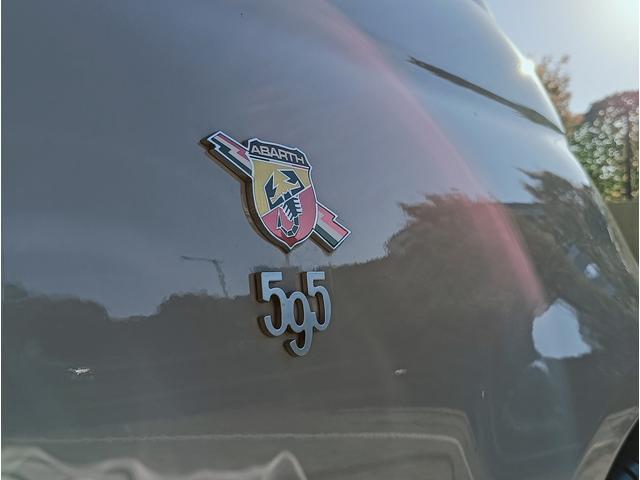 アバルト595 エッセエッセ アクラボビッチマフラー 専用デザイン純正17アルミ 専用表皮バケットシート ETC車載器 ドライブレコーダー(31枚目)