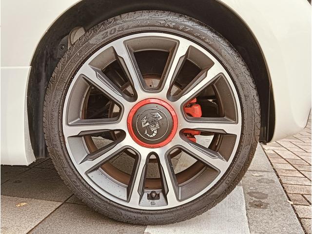 アバルト595C ツーリズモ メイクユアスコーピオン ダークブラウンレザーシート グレー幌 レッドキャリパー 電動オープントップ 純正ナビゲーション(46枚目)