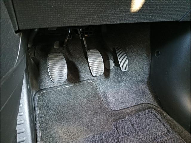 幅が細くそこの薄い靴をご用意いただくと更に運転がしやすくなります。