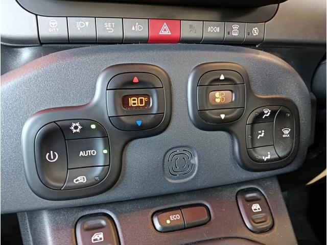 スイッチが大きく操作しやすいオートエアコン、デンソー製ですので信頼性も充分です。