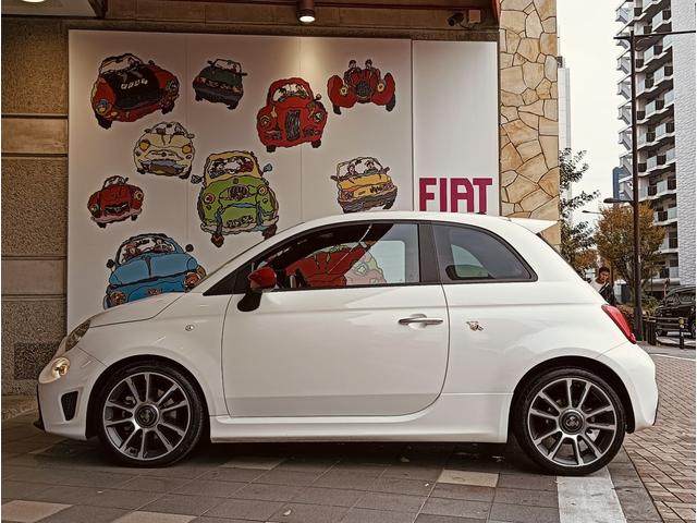 定番カラーのビアンコガーラはクリームがかった白です。