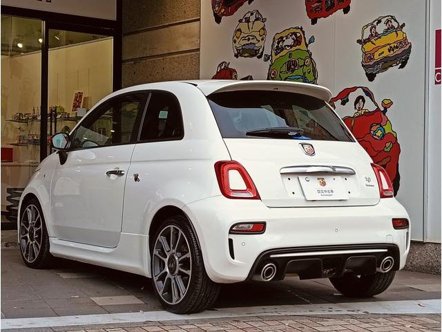 リア３面のガラスはプライバシーガラスです。