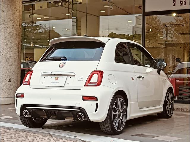 リアパーキングセンサーを装備しています。