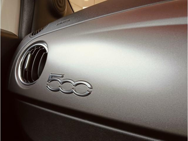 ツーリズモのダッシュパネルは艶消しのグレーメタリックです。