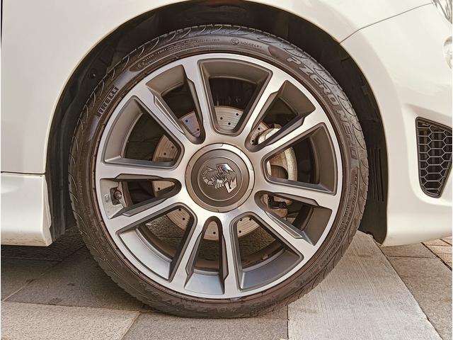 純正１７インチアロイホイールを装着しています。