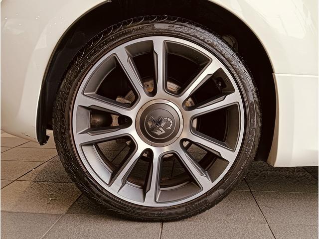 タイヤ銘柄はピレリＰゼロです。