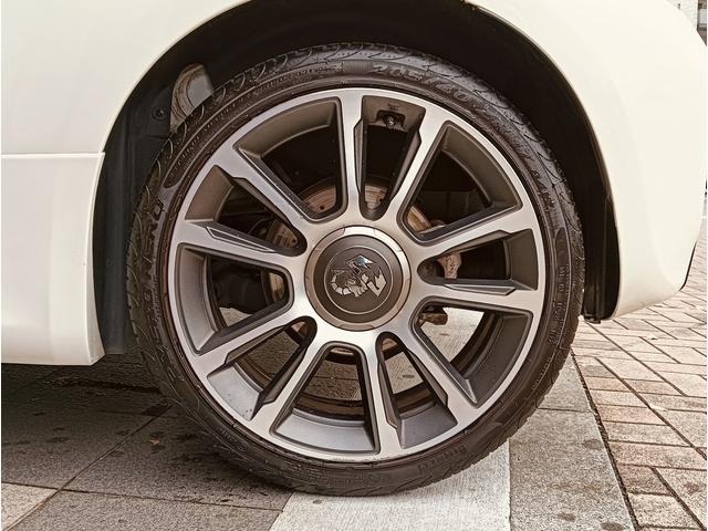 走行距離が少ないので残り溝も充分にございます。