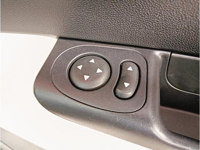 500 イレジスティービレ 全国限定185台 バックカメラ ガラスルーフ 純正16インチアルミ 7インチUコネクト(28枚目)