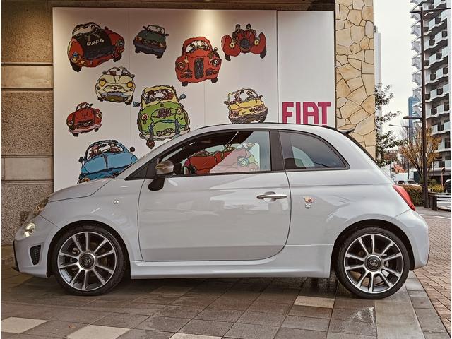 アバルト595C ツーリズモ 電動オープントップ ブラックレザーシート 純正17アルミ パドルシフト キセノンヘッドライト(5枚目)