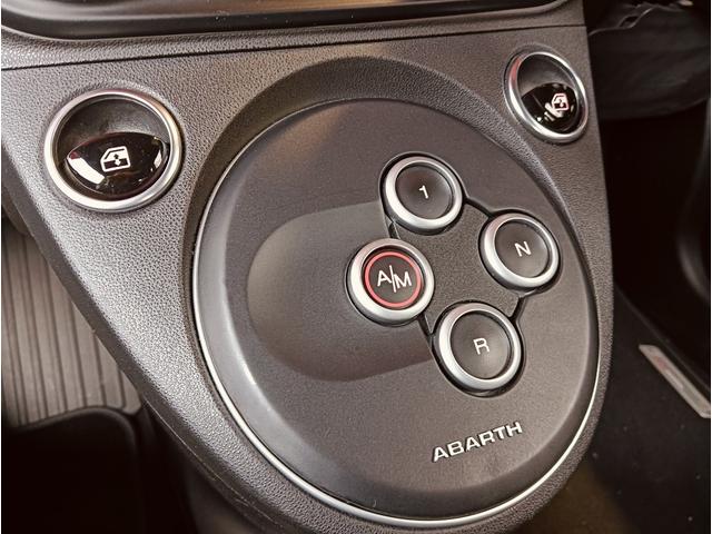 アバルト595C ツーリズモ 電動オープントップ ブラックレザーシート 純正17アルミ パドルシフト キセノンヘッドライト(17枚目)