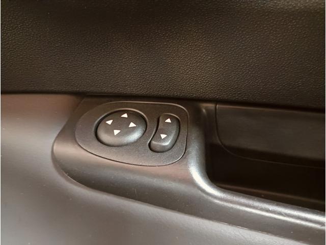 アバルト595C ツーリズモ 電動オープントップ ブラックレザーシート 純正17アルミ パドルシフト キセノンヘッドライト(26枚目)