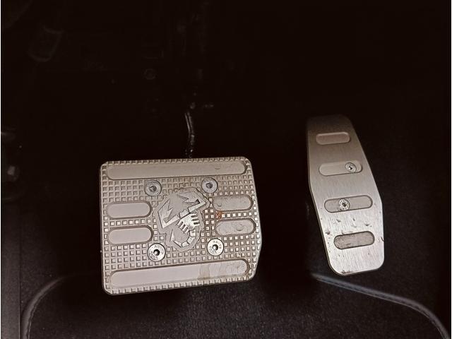 アバルト595C ツーリズモ 電動オープントップ ブラックレザーシート 純正17アルミ パドルシフト キセノンヘッドライト(29枚目)