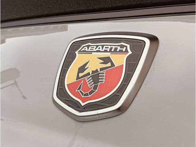 アバルト595C ツーリズモ 電動オープントップ ブラックレザーシート 純正17アルミ パドルシフト キセノンヘッドライト(32枚目)