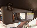 助手席はバニティミラー付きサンバイザーです。