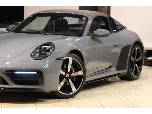 ９１１ ９１１タルガ４　ＰＤＫ　Ｄ車　左Ｈ　ヘリテージデザインクラシックパッケージ　ＨＤＤナビ　ディスプレイオーディオ　全方位カメラ　スマートキー　衝突軽減ブレーキ　クリアランスソナー　ＥＴＣ（3枚目）