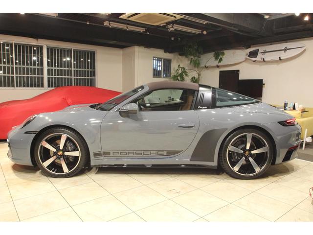 ９１１ ９１１タルガ４　ＰＤＫ　Ｄ車　左Ｈ　ヘリテージデザインクラシックパッケージ　ＨＤＤナビ　ディスプレイオーディオ　全方位カメラ　スマートキー　衝突軽減ブレーキ　クリアランスソナー　ＥＴＣ（6枚目）