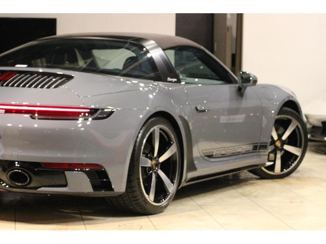 ９１１ ９１１タルガ４　ＰＤＫ　Ｄ車　左Ｈ　ヘリテージデザインクラシックパッケージ　ＨＤＤナビ　ディスプレイオーディオ　全方位カメラ　スマートキー　衝突軽減ブレーキ　クリアランスソナー　ＥＴＣ（11枚目）