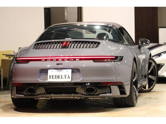 ９１１ ９１１タルガ４　ＰＤＫ　Ｄ車　左Ｈ　ヘリテージデザインクラシックパッケージ　ＨＤＤナビ　ディスプレイオーディオ　全方位カメラ　スマートキー　衝突軽減ブレーキ　クリアランスソナー　ＥＴＣ（12枚目）