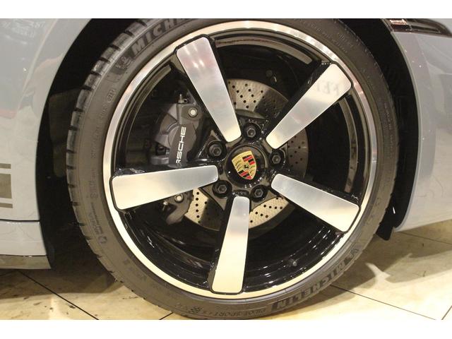 ９１１ ９１１タルガ４　ＰＤＫ　Ｄ車　左Ｈ　ヘリテージデザインクラシックパッケージ　ＨＤＤナビ　ディスプレイオーディオ　全方位カメラ　スマートキー　衝突軽減ブレーキ　クリアランスソナー　ＥＴＣ（15枚目）