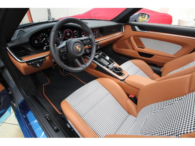 ９１１ ９１１タルガ４　ＰＤＫ　Ｄ車　左Ｈ　ヘリテージデザインクラシックパッケージ　ＨＤＤナビ　ディスプレイオーディオ　全方位カメラ　スマートキー　衝突軽減ブレーキ　クリアランスソナー　ＥＴＣ（16枚目）