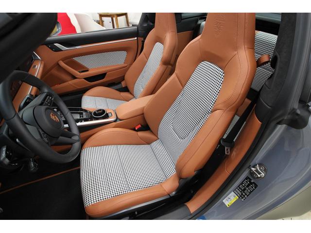 ９１１ ９１１タルガ４　ＰＤＫ　Ｄ車　左Ｈ　ヘリテージデザインクラシックパッケージ　ＨＤＤナビ　ディスプレイオーディオ　全方位カメラ　スマートキー　衝突軽減ブレーキ　クリアランスソナー　ＥＴＣ（17枚目）