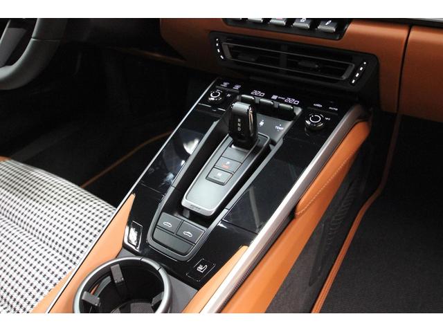 ９１１ ９１１タルガ４　ＰＤＫ　Ｄ車　左Ｈ　ヘリテージデザインクラシックパッケージ　ＨＤＤナビ　ディスプレイオーディオ　全方位カメラ　スマートキー　衝突軽減ブレーキ　クリアランスソナー　ＥＴＣ（25枚目）