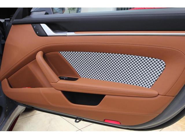 ９１１ ９１１タルガ４　ＰＤＫ　Ｄ車　左Ｈ　ヘリテージデザインクラシックパッケージ　ＨＤＤナビ　ディスプレイオーディオ　全方位カメラ　スマートキー　衝突軽減ブレーキ　クリアランスソナー　ＥＴＣ（28枚目）