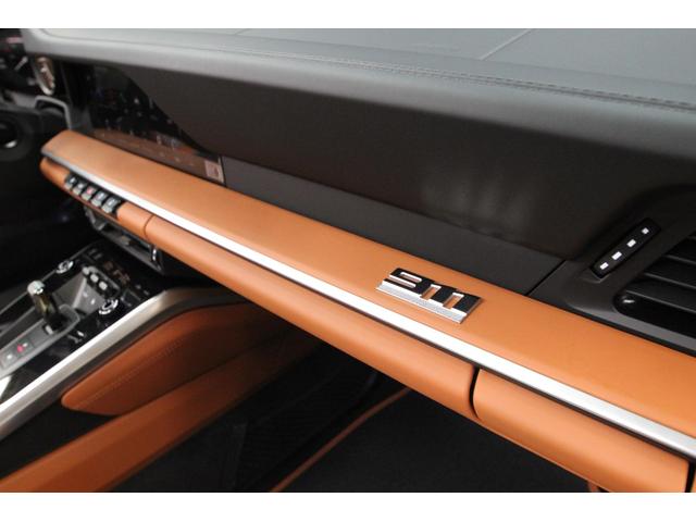 ９１１ ９１１タルガ４　ＰＤＫ　Ｄ車　左Ｈ　ヘリテージデザインクラシックパッケージ　ＨＤＤナビ　ディスプレイオーディオ　全方位カメラ　スマートキー　衝突軽減ブレーキ　クリアランスソナー　ＥＴＣ（29枚目）