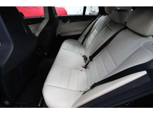Ｃクラスステーションワゴン Ｃ６３　ＡＭＧ　ステーションワゴン　ディ－ラ－車　屋内保管車　ベ－ジュ革シ－ト　６．２Ｌ　Ｖ８エンジン　純正カ－ボンドアミラ－　禁煙車　ルーフレール　ＨＤＤナビ　フルセグＴＶ　バックカメラ　衝突軽減ブレーキ　クリアランスソナー（26枚目）
