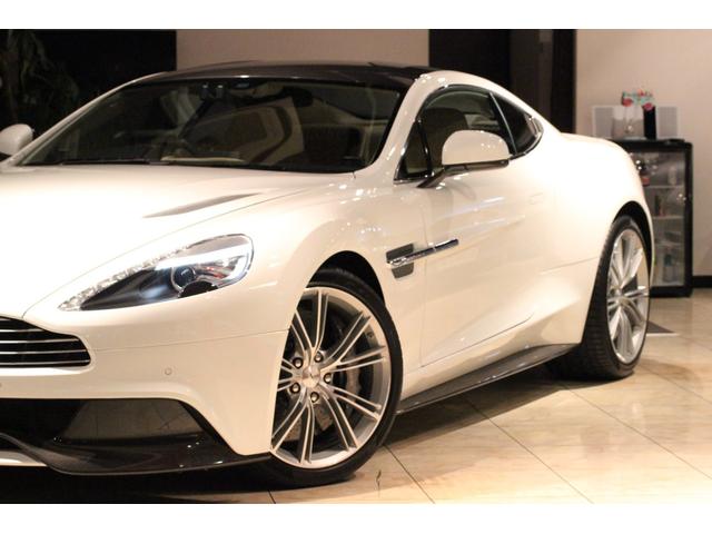 ヴァンキッシュ 　タッチトロニック２　Ｄ車　右Ｈ　２＋２シ－ト　４人乗　キルティングシ－ト　バング＆オルフセン　カ－ボンパネル　Ｏｎｅ－７７ステアリング（3枚目）