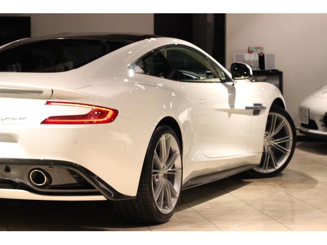 ヴァンキッシュ 　タッチトロニック２　Ｄ車　右Ｈ　２＋２シ－ト　４人乗　キルティングシ－ト　バング＆オルフセン　カ－ボンパネル　Ｏｎｅ－７７ステアリング（12枚目）