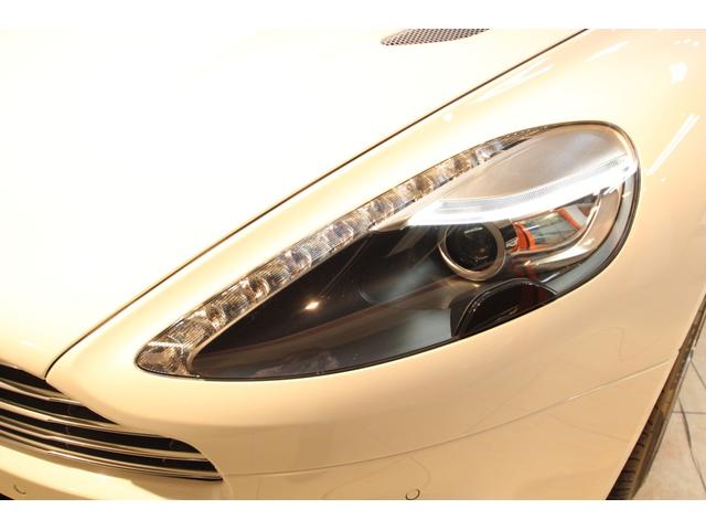 ヴァンキッシュ 　タッチトロニック２　Ｄ車　右Ｈ　２＋２シ－ト　４人乗　キルティングシ－ト　バング＆オルフセン　カ－ボンパネル　Ｏｎｅ－７７ステアリング（23枚目）